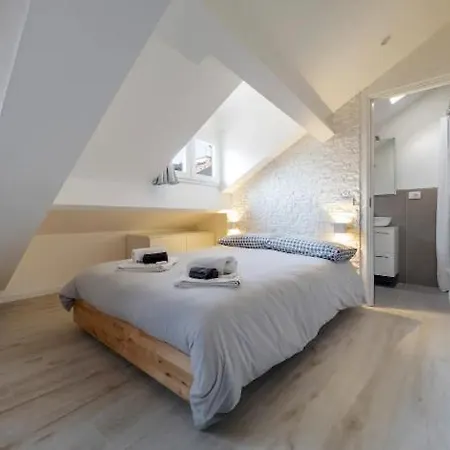 Sammartinis Attic